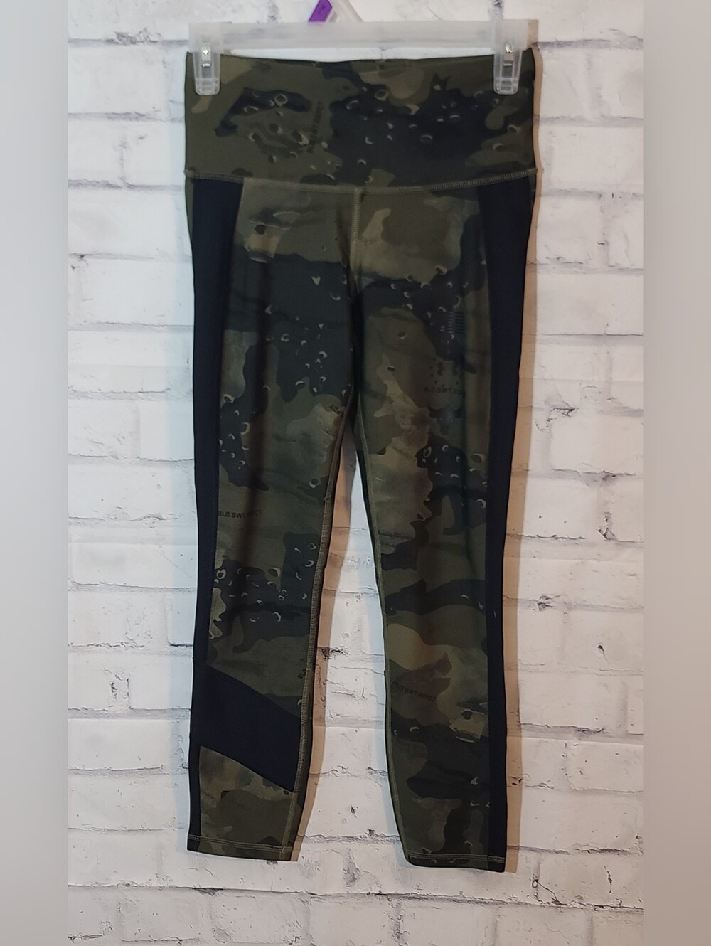 Under Armour Women's Camo Heatgear Compression Ankle Leggings Small